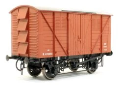 BR Meat Van Bauxite 870050 4 BR Meat Van Bauxite 870050 -HORNBY Sales Store IMG 1325