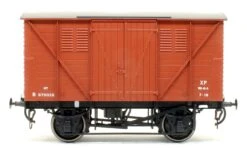 BR Meat Van Bauxite 870050 5 BR Meat Van Bauxite 870050 -HORNBY Sales Store IMG 1326