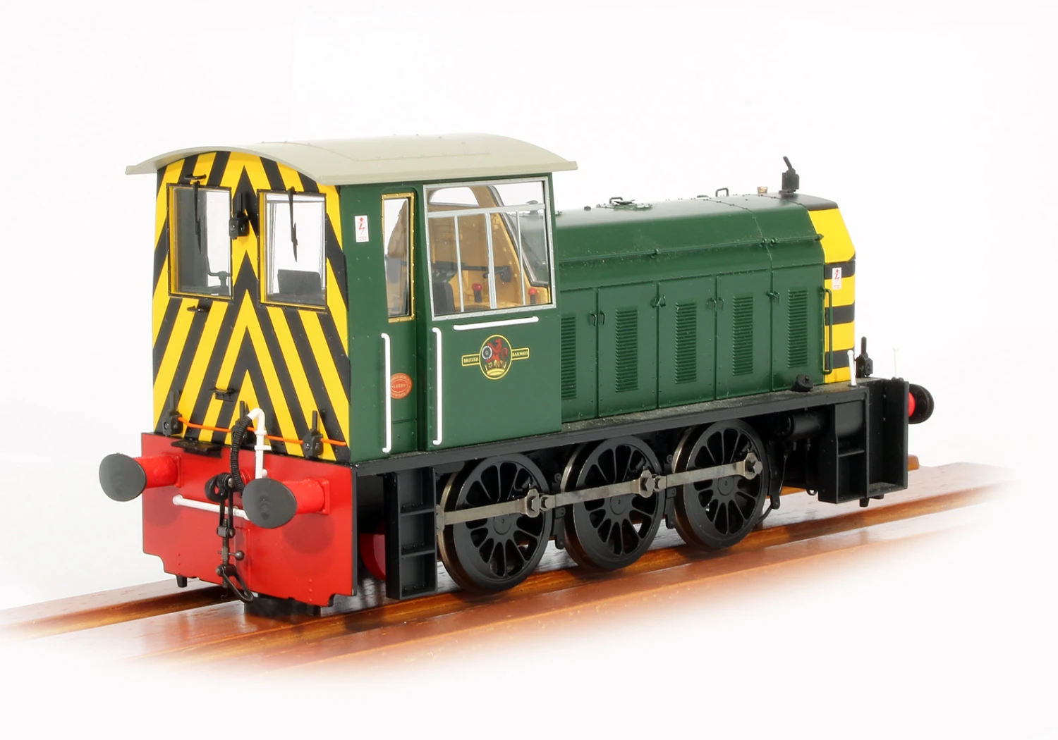 Pre-Owned Class 05 BR Green With Wasp Stripes Diesel Locomotive 2 Pre-Owned Class 05 BR Green With Wasp Stripes Diesel Locomotive - Image 2