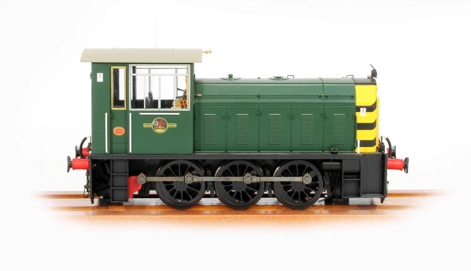 Pre-Owned Class 05 BR Green With Wasp Stripes Diesel Locomotive 3 Pre-Owned Class 05 BR Green With Wasp Stripes Diesel Locomotive - Image 3