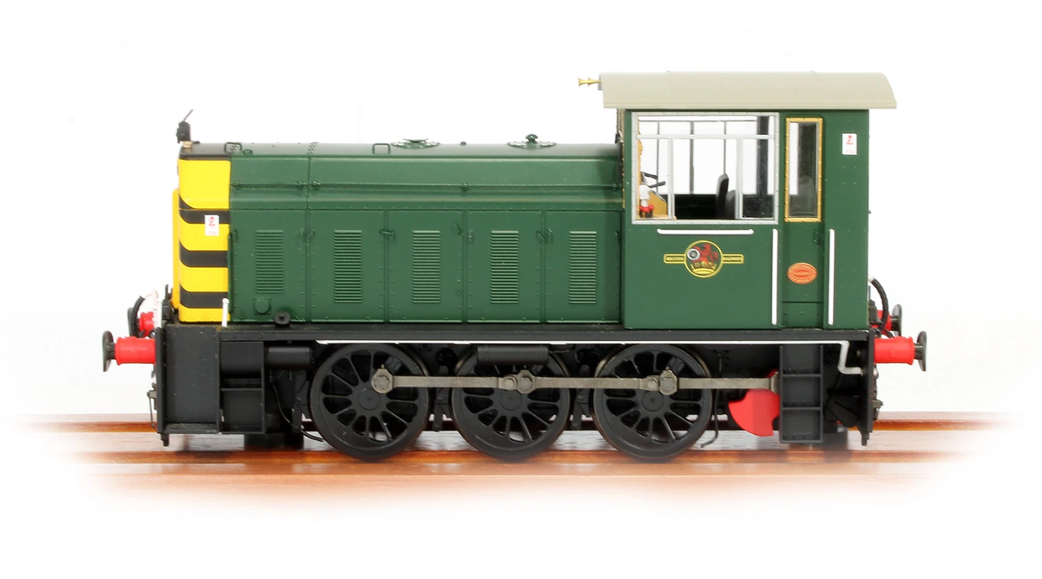 Pre-Owned Class 05 BR Green With Wasp Stripes Diesel Locomotive 4 Pre-Owned Class 05 BR Green With Wasp Stripes Diesel Locomotive - Image 4
