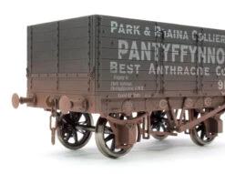 7 Plank 9' W/B Three Door Pantyffynnon 911 - Weathered -HORNBY Sales Store IMG 4098 bacd99bb ceaa 4537 8c69 b937d4f4bdfa