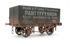 7 Plank 9' W/B Three Door Pantyffynnon 911 - Weathered -HORNBY Sales Store IMG 4099 7c7d31bc 5c13 4238 b7e8 0d24d29f44d4
