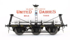 Pre-Owned 6 Wheel Milk Tanker 'United Dairies' No.44018 5 Pre-Owned 6 Wheel Milk Tanker 'United Dairies' No.44018 -HORNBY Sales Store IMG 4344 edd7a775 c85b 4941 a273 cbf2762ac180