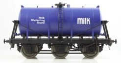 6 Wheel Milk Tanker Milk Marketing Board -HORNBY Sales Store IMG 6801sep14