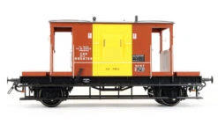 Pre-Owned BR 20T Brake Van B954768 Bauxite / Yellow (Air Braked) -HORNBY Sales Store IMG 7891