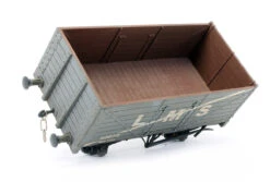 Pre-Owned LMS 7 Plank Wagon '60975' (Custom Weathered) 5 Pre-Owned LMS 7 Plank Wagon '60975' (Custom Weathered) -HORNBY Sales Store IMG 8657 0cb7a25a dcdd 4b30 834a 00236e90102b