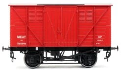 BR Meat Van Crimson 870040 -HORNBY Sales Store IMG 9405