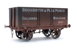 7 Plank 9' W/B Three Door Broughton & Plas Power 891 - Weathered -HORNBY Sales Store IMG 9439 cd2cb15c e042 42e5 8e4f a4baaed22f97
