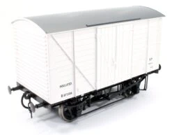 BR Insulated Van Diag 0251 White B872106 -HORNBY Sales Store IMG 9445 770ad715 f78b 45d6 8ad8 b8c1a26ff5f6