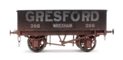 5 Plank 9Ft Gresford Wrexham 266 - Weathered -HORNBY Sales Store IMG 9501