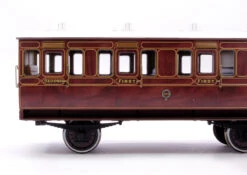 Stroudley 4 Wheel Suburban Oil Lit Composite Mahogany 404 - Light Bar Fitted -HORNBY Sales Store MG 1728 7313be6e 2960 418e b2de d229229a041c