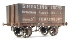 7 Plank 9' W/B 2 Door S Healing No 5 - Weathered -HORNBY Sales Store MG 8673