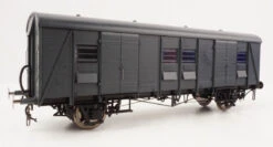 Covered Carriage Truck (CCT) No 2372 Southern Railway (even Planks) -HORNBY Sales Store PMV 4 442abdf1 f3bb 4932 903c ebc1fed7b504