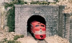 Woodland Scenics O Gauge Cut Stone Single Tunnel Portal